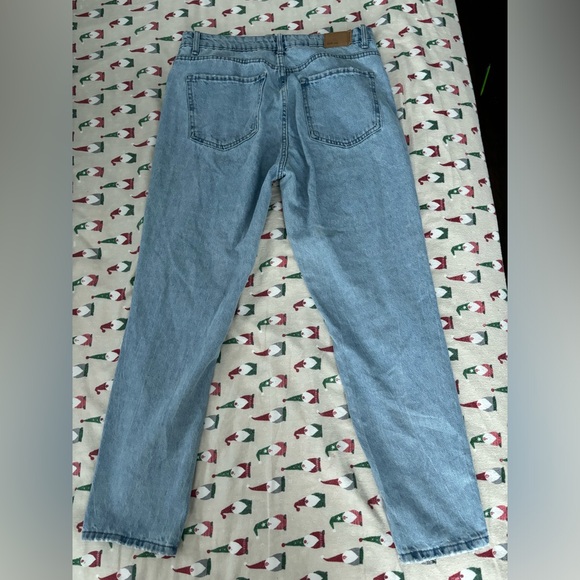 Light blue mom jeans from H&M. - Picture 5 of 5
